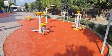 14-ilcede-84-park-ve-spor-alaninin-zemini-yenilendi-cocuklar-guvenle-oynasin-diye.jpg