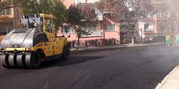6-ayda-122-sokakta-tam-kaplama-asfalt-calismasi.jpg