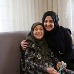 92-yasindaki-neriman-teyzeye-duygu-dolu-dogum-gunu-surprizi.jpg