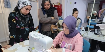 adettendir-uretiyoruz-atolyesi-konakli-kadinlarla-bulustu.jpg