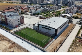 ahmet-calik-kapali-spor-salonu-ve-suni-cim-sahasinin-yapimi-tamamlandi.jpg