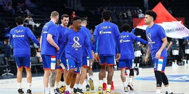 anadolu-efes-spor-kulubu-yanindayiz-dernegi-is-birligiyle-8-mart-dunya-kadinlar-gununde-bir-kez-daha-farkindalik-yaratti.jpg