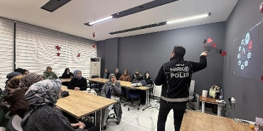 anne-sehirde-en-iyi-narkotik-polisi-anne-egitimi.jpg