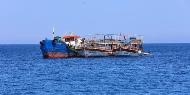 antalya-buyuksehir-belediyesinin-atik-alim-gemisi-adrasan-sularinda.jpg