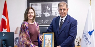 arjantin-baskonsolosu-vivastan-baskan-tugaya-ziyaret.jpg