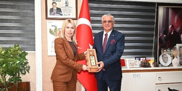 au-rektoru-ozkan-kemer-belediyesinde.jpg