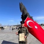avcilardan-yola-cikan-turk-bayragi-canakkaleye-ulasti.jpg