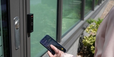 axis-communications-cep-telefonuyla-sorunsuz-ve-rahat-gecis-saglayan-bluetooth-okuyucuyu-tanitti.jpg
