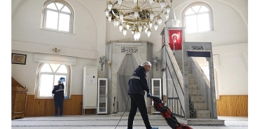 aydin-buyuksehir-belediyesi-camilerde-temizlik-calismalarini-surduruyor.jpg