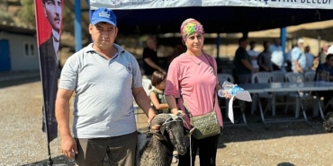 aydin-buyuksehir-belediyesi-ureticilere-sakiz-kocu-sakiz-koyunu-cine-capari-ve-honamli-kecisi-hibe-etmeye-devam-ediyor.jpg