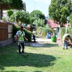aydin-buyuksehir-belediyesinden-sokede-cevre-duzenleme-ve-peyzaj-calismasi.jpg