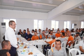 ayvalik-belediye-baskani-mesut-ergin-temiz-bir-kent-sadece-belediyenin-degil-hepimizin-ortak-emegiyle-mumkun.jpg