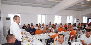 ayvalik-belediye-baskani-mesut-ergin-temiz-bir-kent-sadece-belediyenin-degil-hepimizin-ortak-emegiyle-mumkun.jpg