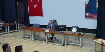 ayvalik-belediye-baskani-mesut-ergin-zabita-memurlariyla-bir-araya-geldi-zabitalarin-haftalarini-kutladi-ve-calismalari-nedeniyle-tesekkur-etti.jpg