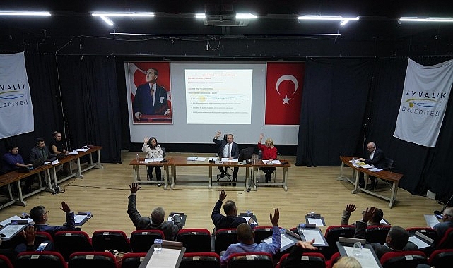 ayvalik-belediyesi-2026-yili-butcesi-3-milyar-turk-lirasi-olarak-oy-birligiyle-onaylandi.jpg