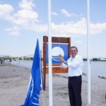 ayvalik-belediyesi-plajlarinda-mavi-bayraklar-gondere-cekildi.jpg