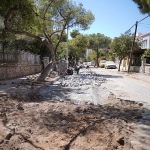 ayvalik-belediyesinden-150-evler-mahallesinde-yol-onarim-seferberligi.jpg