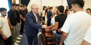 azerbaycan-devlet-tarim-universitesi-ogrencilerinden-rektor-budaka-ziyaret.jpg
