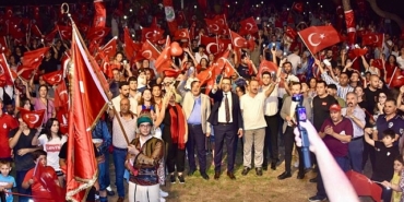 balcovada-muhtesem-zafer-bayrami-coskusu.jpg