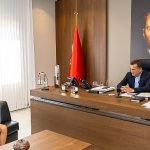 baskan-abdullah-ozyigit-minik-cevreci-aras-kayretli-ile-bulustu.jpg