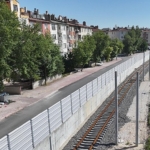 baskan-altay-banliyo-hattinda-tren-kaynakli-gurultuye-karsi-ses-bariyeri-yaptiklarini-acikladi.jpg