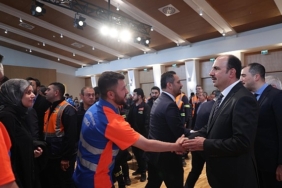 baskan-altay-buyuksehir-ve-koski-personeliyle-bayramlasti.jpg
