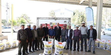 baskan-altay-hayvancilik-yapan-ciftcimize-bu-yil-80-ton-macar-figi-destegi-yapiyoruz.jpg