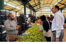 baskan-altay-karkent-pazarinda-konyalilarla-bulustu.jpg