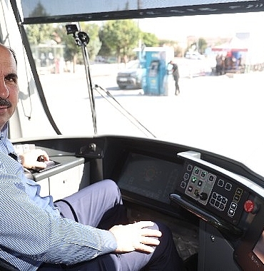 baskan-altay-tamamlanan-adliye-sehir-hastanesi-tramvay-hattinda-test-surusu-yapti.jpg