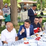 Başkan Arı, Esnafıyla Vatandaşıyla Her Gün Bir Arada