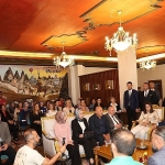 baskan-ari-vatandaslarla-ve-personelle-bayramlasti.jpg