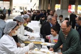 baskan-aydin-bin-kisiyle-ayni-anda-iftar-verdi.jpg
