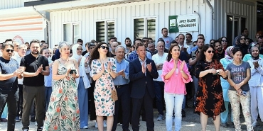 baskan-aydin-mesai-arkadaslariyla-bayramlasti.jpg