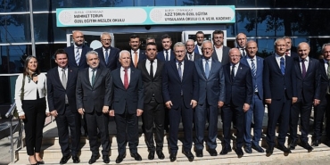 baskan-aydin-ogrencilerin-ilk-ders-heyecanini-paylasti.jpg