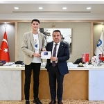 baskan-boceke-genc-karti-anlatti.jpg