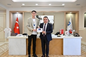 baskan-boceke-genc-karti-anlatti.jpg