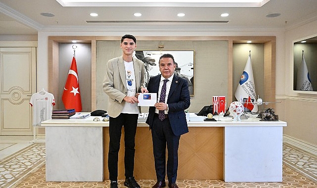 baskan-boceke-genc-karti-anlatti.jpg