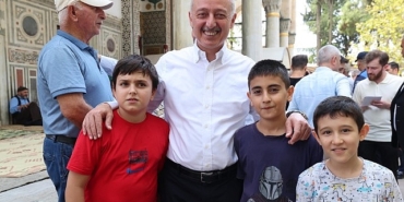 baskan-buyukakin-bu-sevgiye-layik-olmak-icin-calisiyoruz.jpg