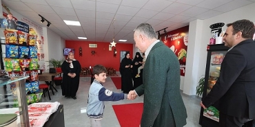 baskan-buyukakin-esnaflari-yalniz-birakmiyor.jpg