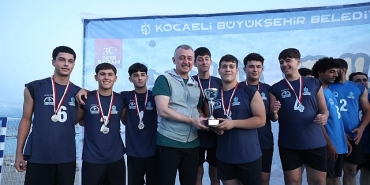 baskan-buyukakin-genclerin-enerjisine-ortak-oldu-plaj-senlikleri-sekaparkta-basladi.jpg