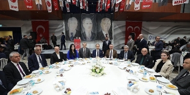 baskan-buyukakin-mhp-il-iftarina-katildi.jpg