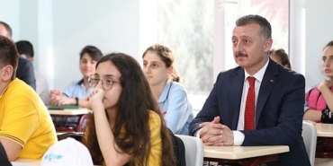 baskan-buyukakindan-kocaelili-ogrencilere-mujde-buyuksehirden-20-bin-ogrenciye-egitim-destegi.jpg