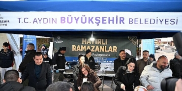 baskan-cercioglu-ataturk-kent-meydaninda-kurulan-iftar-sofrasinda-vatandaslarla-bir-araya-geldi.jpg