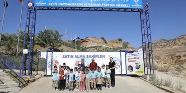 baskan-cercioglu-hayvanlari-koruma-gununde-minik-ogrencilere-can-dostlar-sevgisini-asiladi.jpg