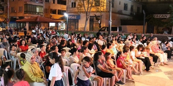 baskan-cercioglu-yenipazarda-vatandaslari-acik-hava-sinemasi-ile-bulusturdu.jpg