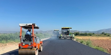 baskan-cercioglunun-onculugunde-aydinin-tum-ilcelerinde-yol-yapim-ve-yenileme-calismalari-devam-ediyor.jpg