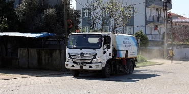 baskan-cercioglunun-onculugunde-umurluda-es-zamanli-calismalar-devam-ediyor.jpg