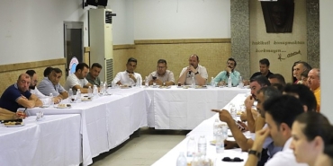 baskan-cicek-muhtarlarla-bulustu.jpg