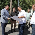 baskan-cicek-sokakta-vatandasla-ic-ice.jpg