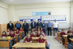 baskan-cirpanoglu-ogrencilerin-karne-sevincini-paylasti.jpg